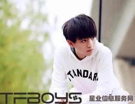 TFBOYS王俊凯被母亲禁爱，25岁前不准谈恋爱，背后的故事与成长